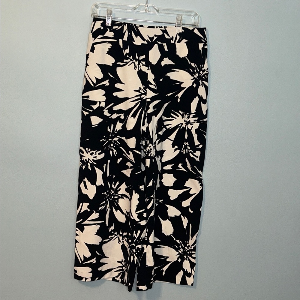 Nine West Wide Leg Cropped Black/White Print Pants, Size Medium
